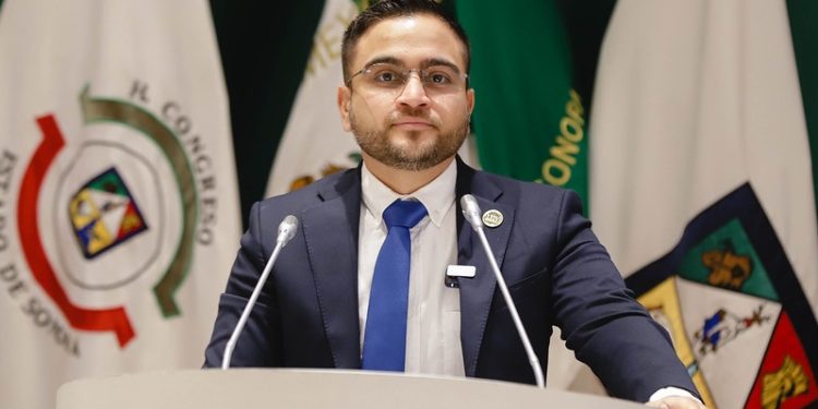 Diputado René García Rojo busca reducir burocracia en adopciones y patria potestad.