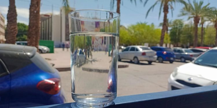 Recomienda Isssteson mantenerse hidratados ante el calor.