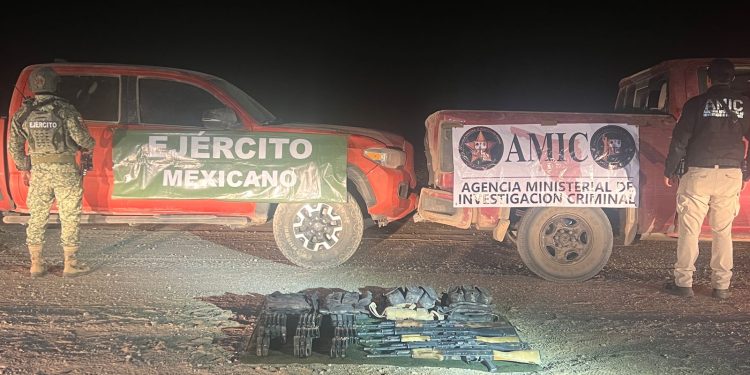 Aseguran armamento y vehículos con reporte de robo en operativo conjunto en Sonoyta.