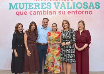 Reconocen Toño Astiazarán y Patty Ruibal a “Mujeres Valiosas que Cambian su Entorno”