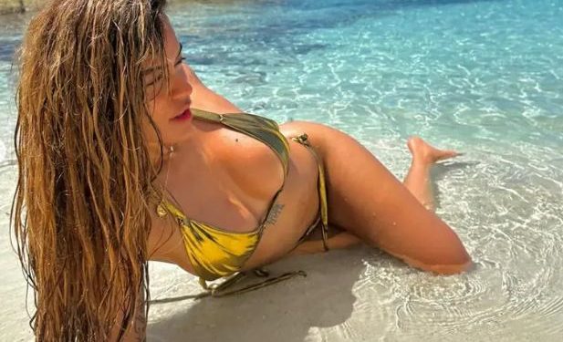 Karol G reaparece en redes tras rumores de embarazo: deslumbra en bikini.