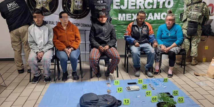 AMIC asegura droga y detiene a cinco personas en cateos simultáneos contra el narcomenudeo en Magdalena de Kino.