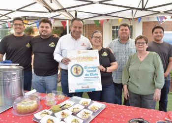 Reconoce Toño Astiazarán con placa distintiva a comercios ganadores de la 8va Muestra Gastronómica de San Pedro.
