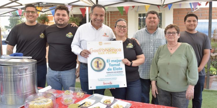 Reconoce Toño Astiazarán con placa distintiva a comercios ganadores de la 8va Muestra Gastronómica de San Pedro.