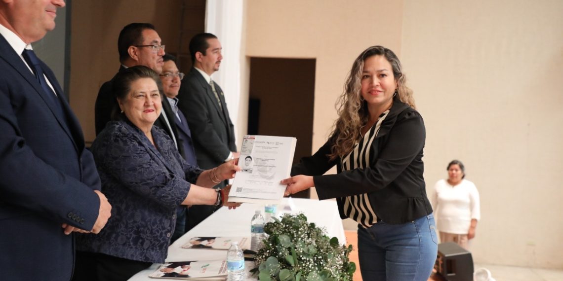 Entrega Cecyte más de mil 200 certificados de educación profesional técnica.