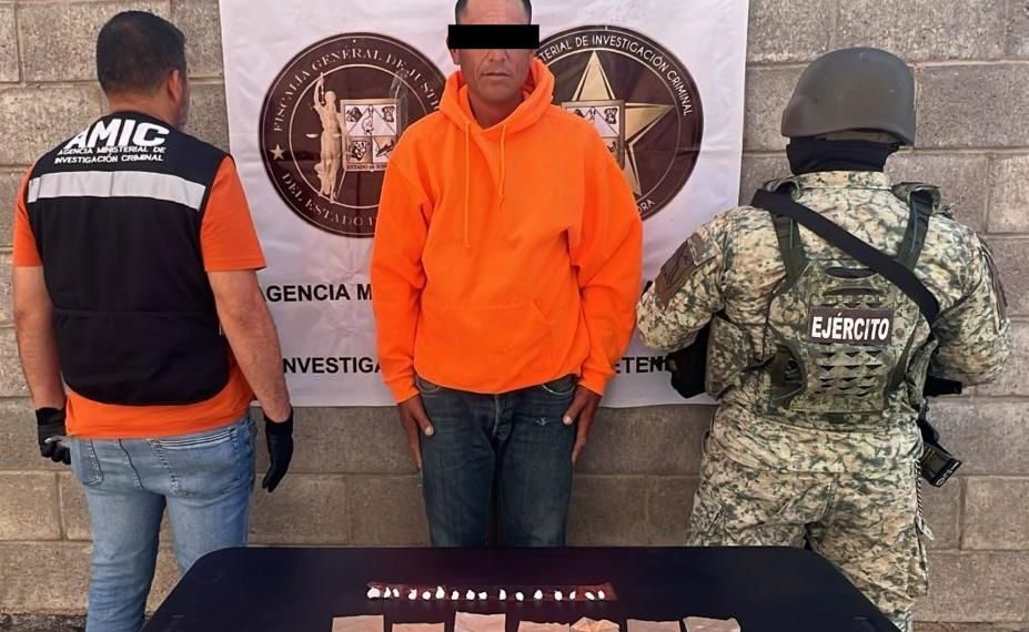 Cateo en Hermosillo resulta en detención de sujeto con droga y orden de aprehensión vigente.
