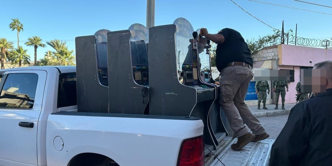 Aseguran máquinas tragamonedas durante cateo en Guaymas.