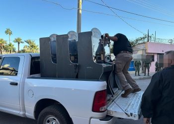 Aseguran máquinas tragamonedas durante cateo en Guaymas.