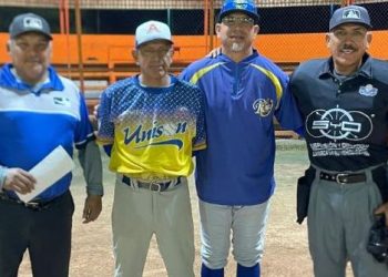 Aarón disco Luz sigue levantando las gradas en la Interbarrial Norte de Hermosillo.