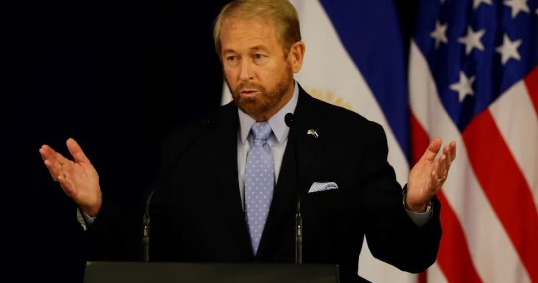 Senado de EU confirma a Ron Johnson como embajador de Estados Unidos en México.