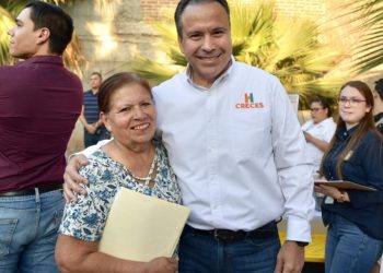 Atiende Toño Astiazarán a familias de la San Benito con Miércoles En Tu Colonia.