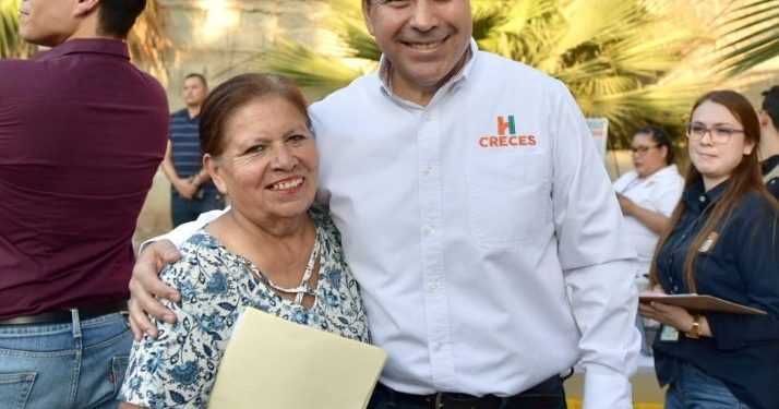 Atiende Toño Astiazarán a familias de la San Benito con Miércoles En Tu Colonia.