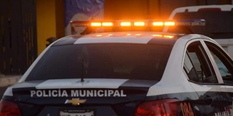 Lesionan a policías con arma blanca en Bahía de Kino.