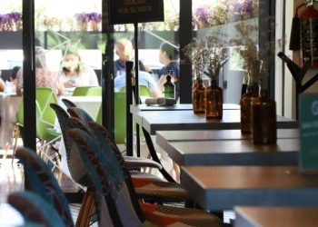 Llevar lonche a la oficina es un mal indicador económico, WSJ explica por qué.