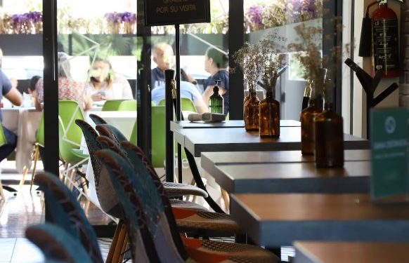 Llevar lonche a la oficina es un mal indicador económico, WSJ explica por qué.