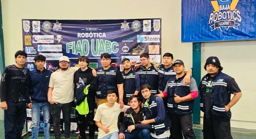 Destaca alumnado de la Universidad Tecnológica de SLRC en competencia regional de robótica.