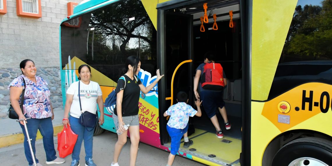 Familias hermosillenses se benefician con traslados gratis al Parque Madero y El Cárcamo en el transporte eléctrico H Bus.