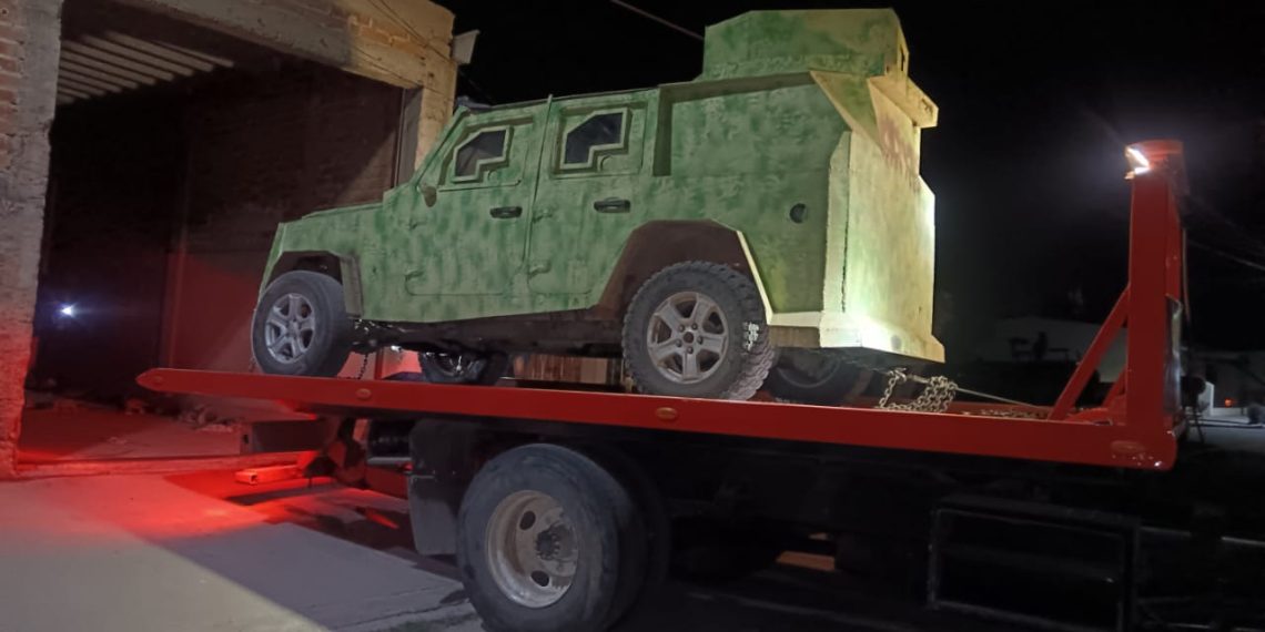 En cateos simultáneos en Santa Ana se aseguran vehículos blindados, droga y armas.