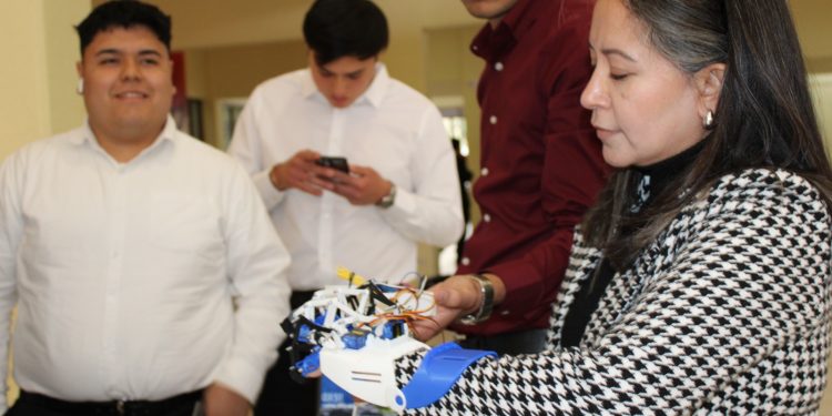 Presenta alumnado de la UTNogales soluciones tecnológicas innovadoras para facilitar la vida cotidiana.