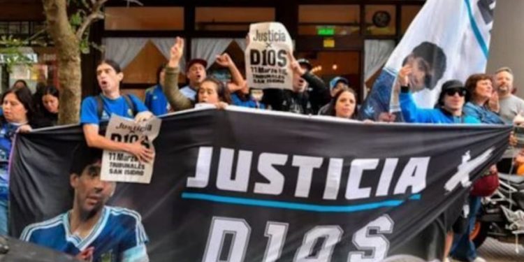 Maradona no tenía alcohol ni drogas en sangre al momento de su muerte, según perito.