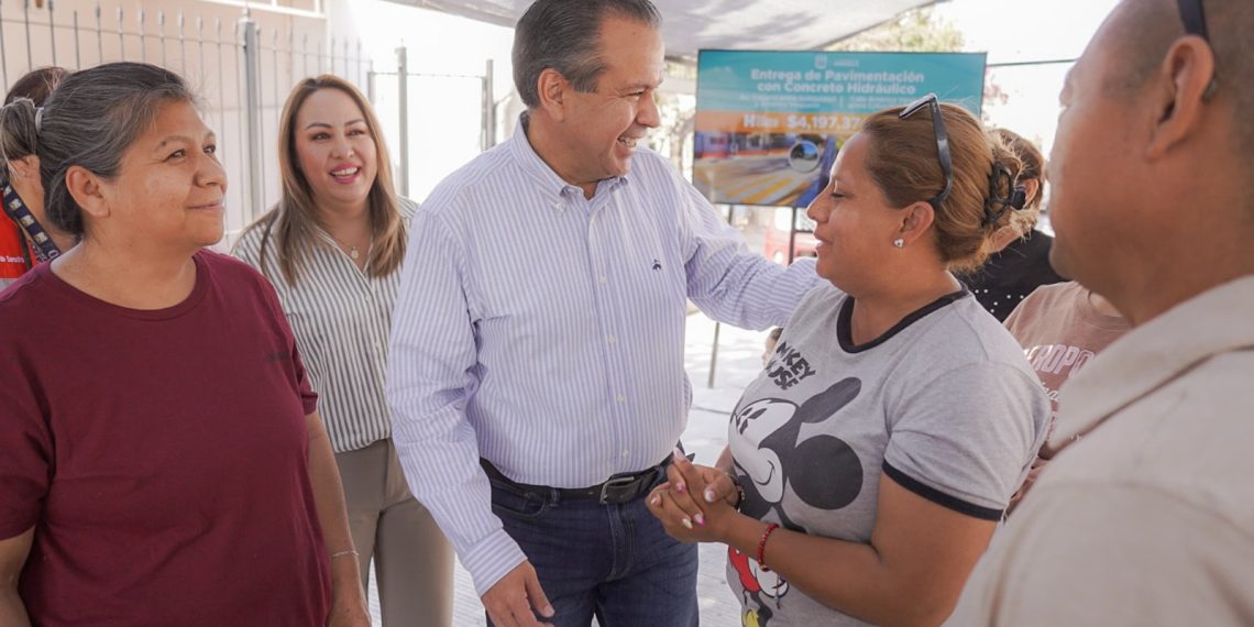 Beneficia Toño Astiazarán a hermosillenses con pavimento de concreto en varios puntos de la ciudad.
