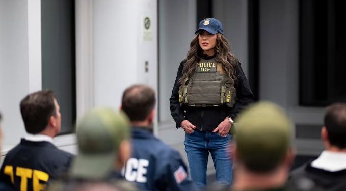 Miles de dólares y documentos le robaron a la secretaria de Seguridad Nacional de EEUU Kristi Noem, ¿cómo ocurrió?.