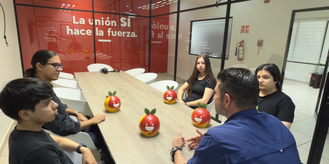 Estudiantes de TecMilenio impulsan donaciones con alcancías 3D en la lucha contra el hambre