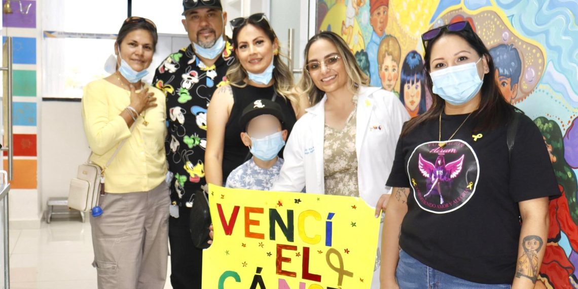 Vence al cáncer en IMSS Sonora y realiza toque de campana.