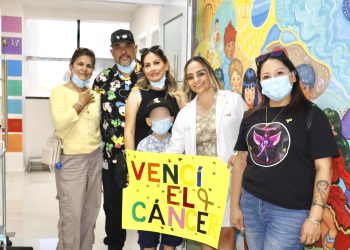 Vence al cáncer en IMSS Sonora y realiza toque de campana.