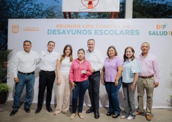 Benefician Toño Astiazarán y Patty Ruibal con servicio médico a colaboradoras del programa de desayunos escolares en la Internacional.