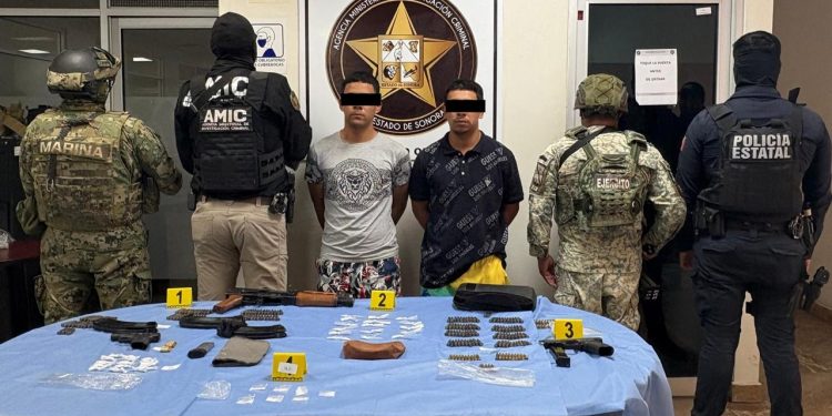 Aseguran armamento y droga en cateo realizado en Ciudad Obregón; hay dos detenidos.