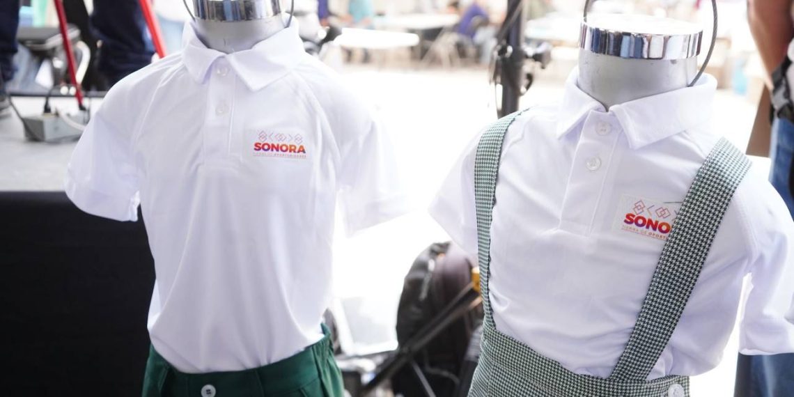 Con entrega de uniformes gratuitos, Sonora se convierte en modelo nacional de educación.