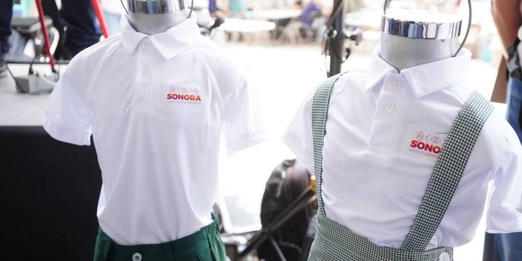 Con entrega de uniformes gratuitos, Sonora se convierte en modelo nacional de educación.