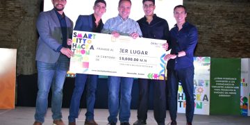 Premia Toño Astiazarán proyecto ganador de energía renovable en Smart City Hackathon 2025.
