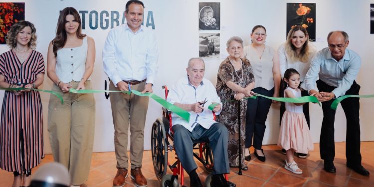 Inauguran Toño Astiazarán y Patty Ruibal la Ruta del Arte con homenaje a Memo Moreno.
