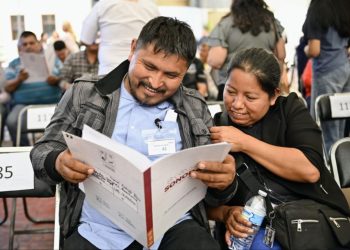 Entrega Gobierno de Sonora escrituras a 250 familias de Hermosillo para garantizar certeza patrimonial.