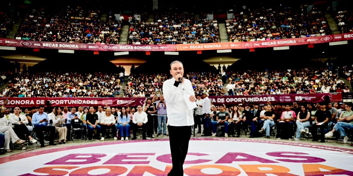 Gobernador Alfonso Durazo cumple al beneficiar a más de 10 mil universitarios con becas académicas.