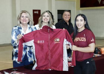 Abanderan a deportistas de la UES rumbo a los Juegos Deportivos Nacionales ANUIES 2025.