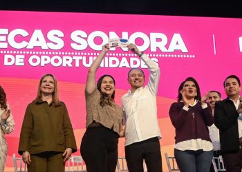 Gobernador Durazo transforma la educación en Sonora con más de 450 mil becas a estudiantes.