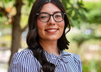 Analiza estudiante de Física efectos de la musicoterapia en pacientes con cáncer de mama.