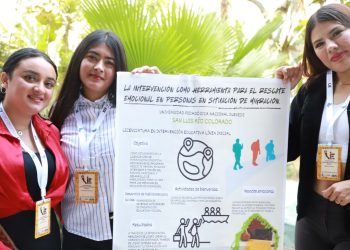 Destacan estudiantes sonorenses en foro regional sobre intervención educativa.