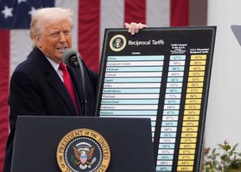 Tribunal permite a Trump seguir aplicando aranceles.