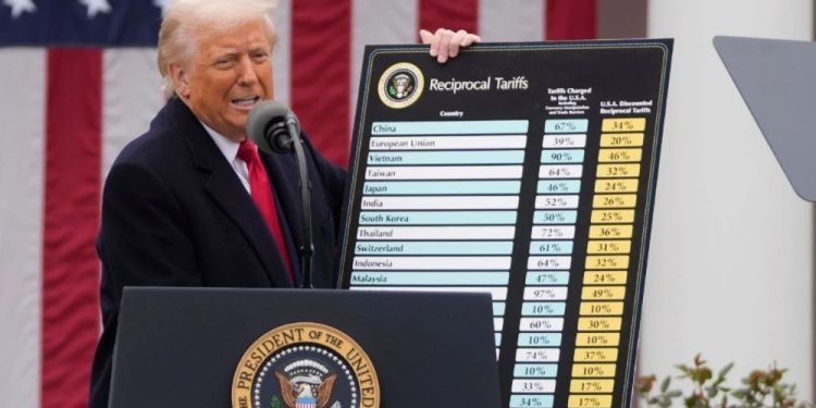 Tribunal permite a Trump seguir aplicando aranceles.