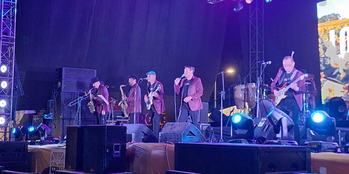 Con broche de oro cierra La Santa Cecilia la variedad artística de Fiestas del Pitic en el Parque Madero.