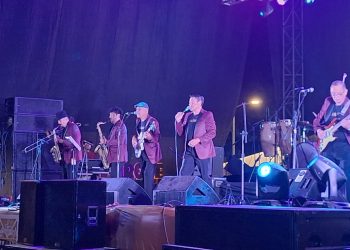 Con broche de oro cierra La Santa Cecilia la variedad artística de Fiestas del Pitic en el Parque Madero.