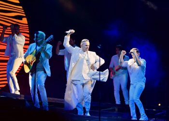 Se rinden 40 mil asistentes ante Miguel Bosé en Foro Rosales de Fiestas del Pitic.