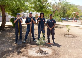 Suman esfuerzos Bomberos de Hermosillo y familias para el rescate de espacios públicos de la ciudad.