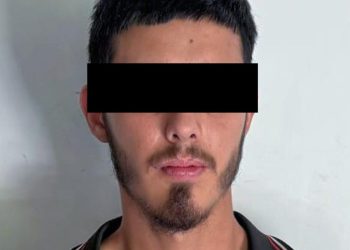 Asegura a persona armada y con más de 700 envoltorios de sustancia ilícita.