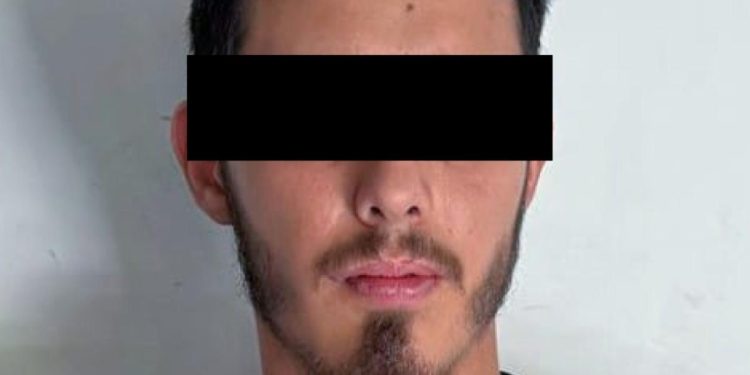 Asegura a persona armada y con más de 700 envoltorios de sustancia ilícita.