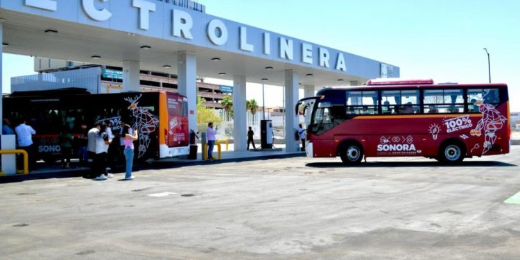 Inaugura Alfonso Durazo primera electrolinera pública.